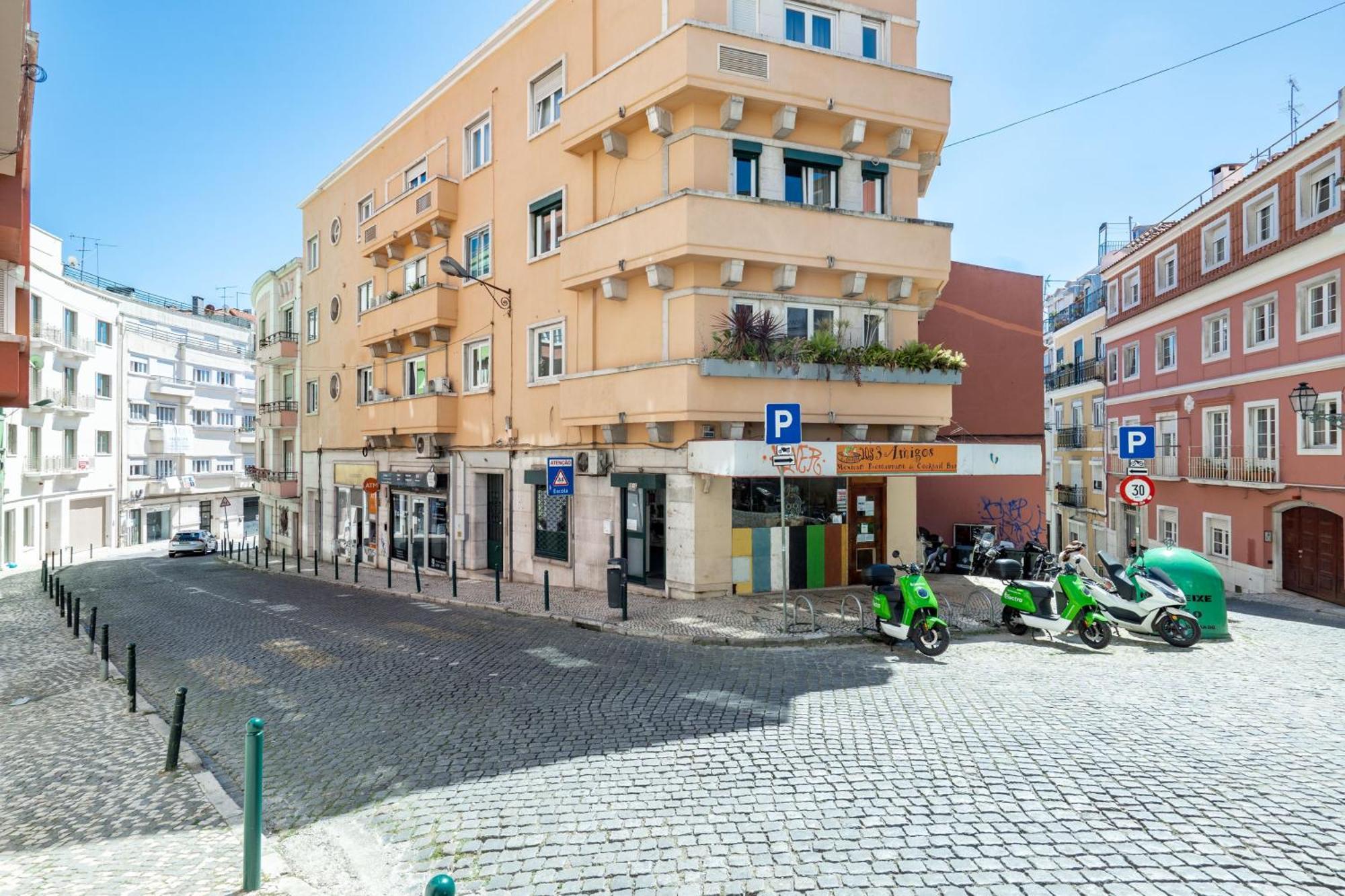Cozy Avenida Guesthouse Lisbon Exterior photo